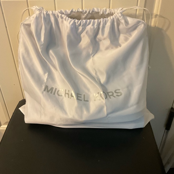 Micheal Kors crocodile embossed satchel - Picture 6 of 10